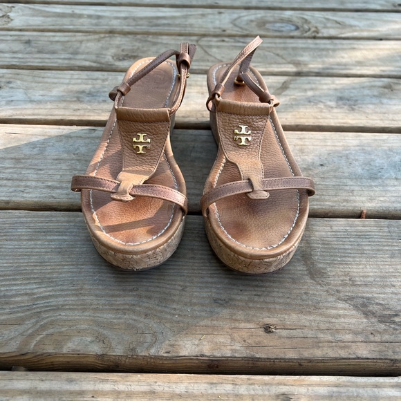 Tory Burch Britton tan wedge sandal - Picture 1 of 7